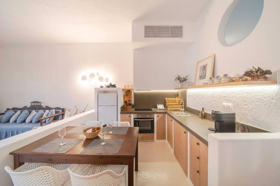 Kitchen or kitchenette, Dining area, pet friendly, stove