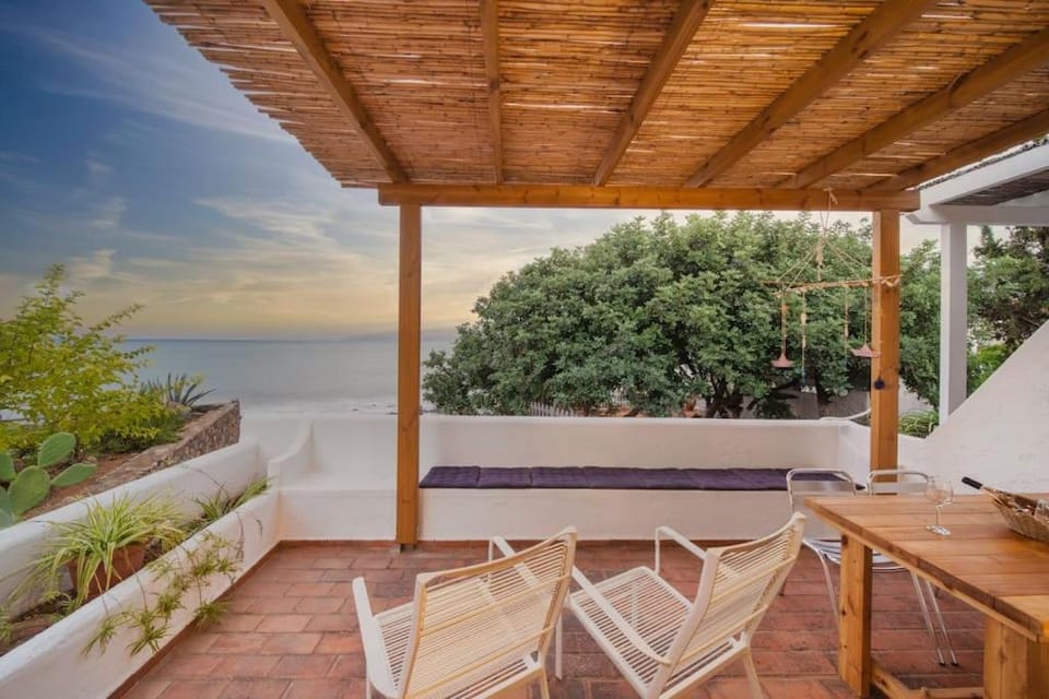 Patio, Day, Natural landscape, Garden, View (from property/room), Balcony/Terrace, Dining area, Garden view, Sea view