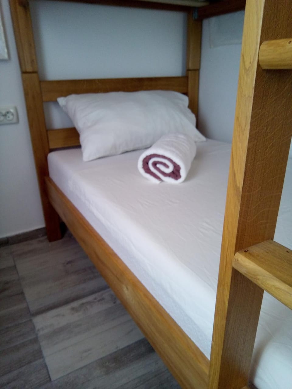 Bedroom, bunk bed