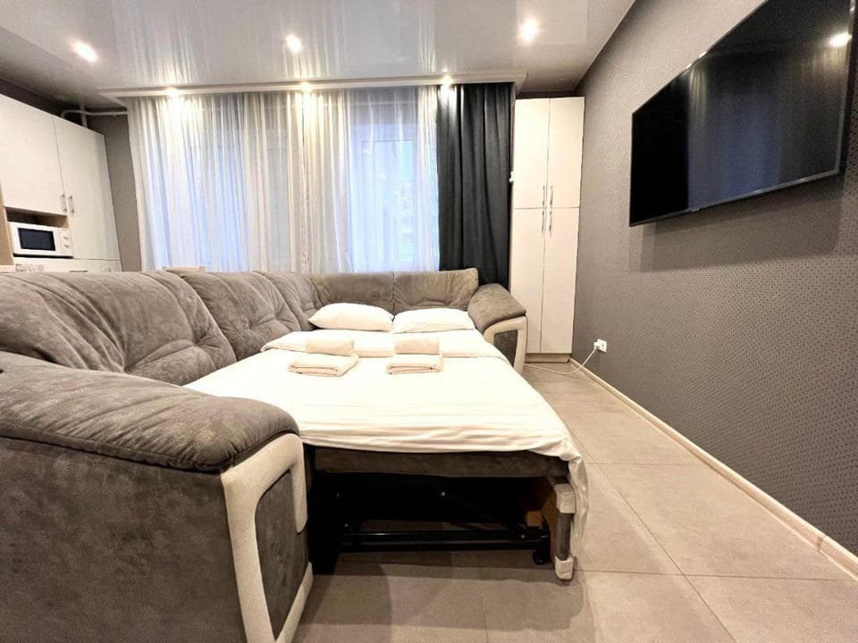 ApartPoltava Світла СТУДІЯ в НОВОМУ комфортному будинку, БІЛА АЛЬТАНКА Готельний чек Apartment in Ukraine