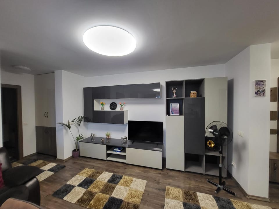 Communal lounge/ TV room, Living room, Seating area, Evening entertainment