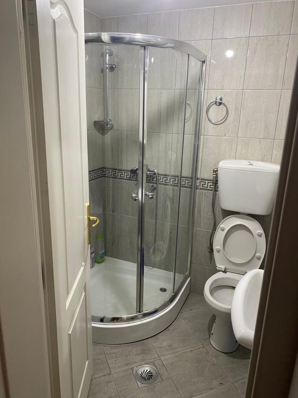 Shower, Toilet