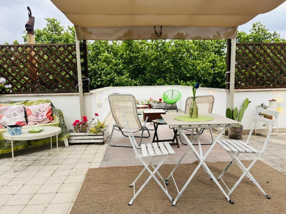 Monteverde Double Terrace Penthouse Apartment in Rome