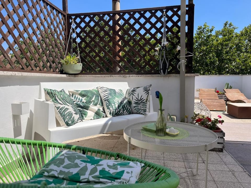 Monteverde Double Terrace Penthouse Apartment in Rome
