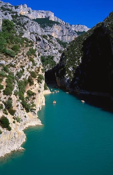 GORGES DU VERDON CAMPING 3 etoiles PROCHE DU LAC DE STE CROIX NBRES ACTIVITES NAUTIQUES RANDONNEES ENTOURE DE CHAMPS DE LAVANDES 4 PERS Campground/ 
RV Resort in Bauduen