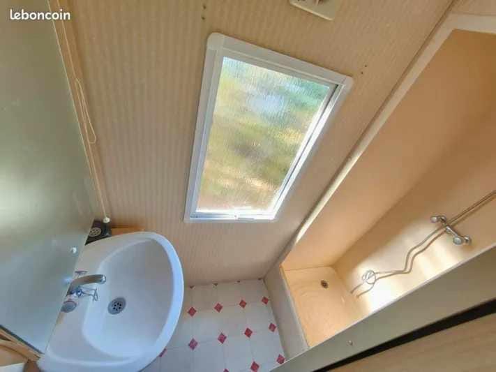 GORGES DU VERDON CAMPING 3 etoiles PROCHE DU LAC DE STE CROIX NBRES ACTIVITES NAUTIQUES RANDONNEES ENTOURE DE CHAMPS DE LAVANDES 4 PERS Campground/ 
RV Resort in Bauduen