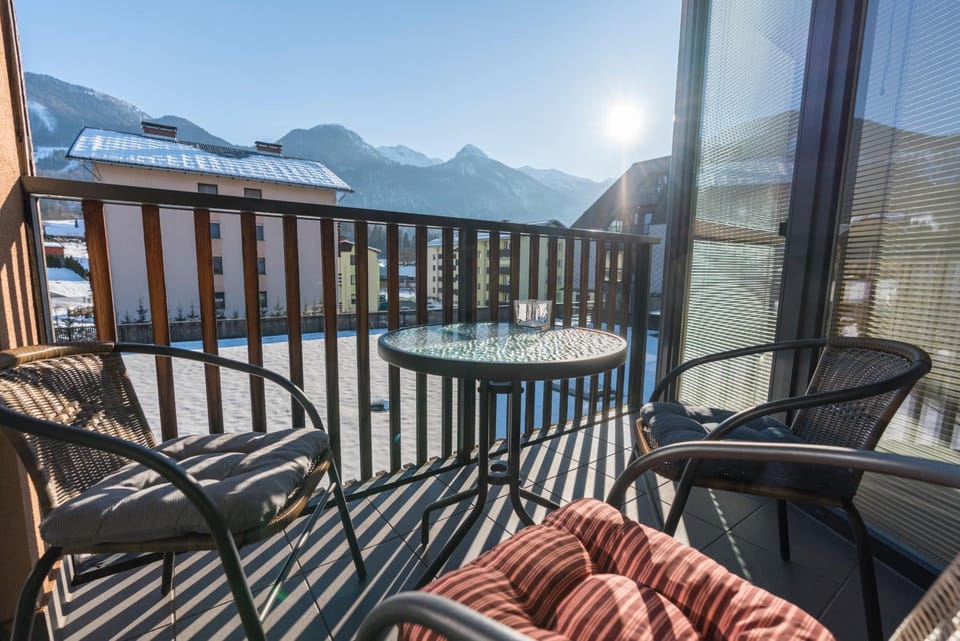 Day, Natural landscape, View (from property/room), Balcony/Terrace, Mountain view
