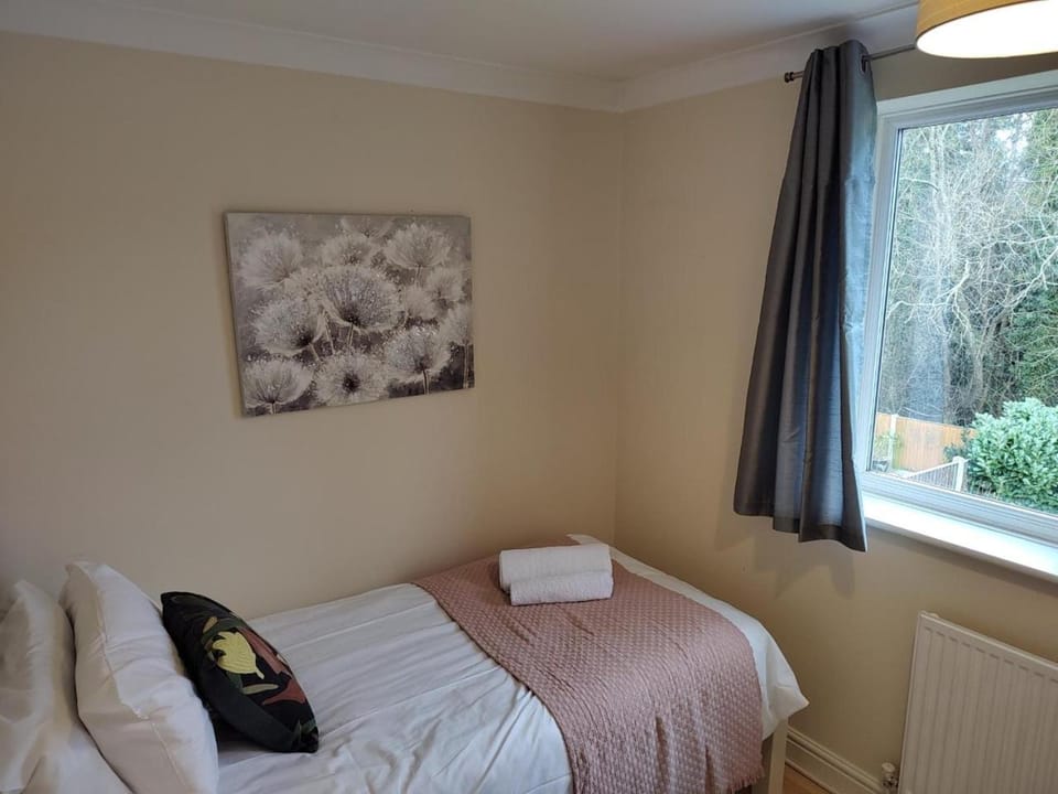 Wentworth Drive Contractor and family 3 bed Home Grantham with parking House in Grantham