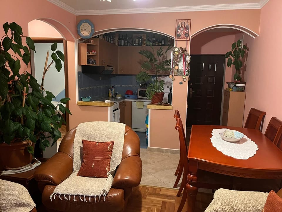 Kitchen or kitchenette, Living room, Seating area, Dining area, minibar