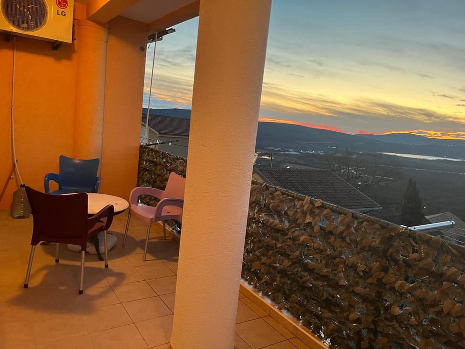 Natural landscape, View (from property/room), Balcony/Terrace, Seating area, Mountain view, Sunrise, Sunset