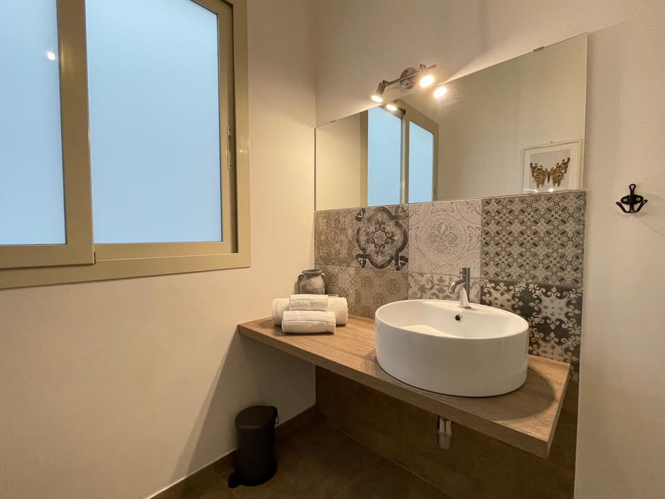Bathroom, towels