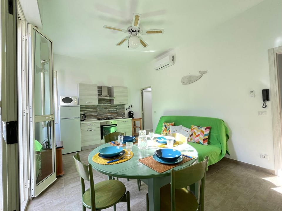 Living room, Seating area, Dining area, kitchen