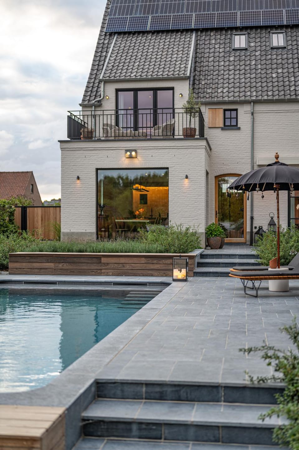 Property building, Garden, Swimming pool