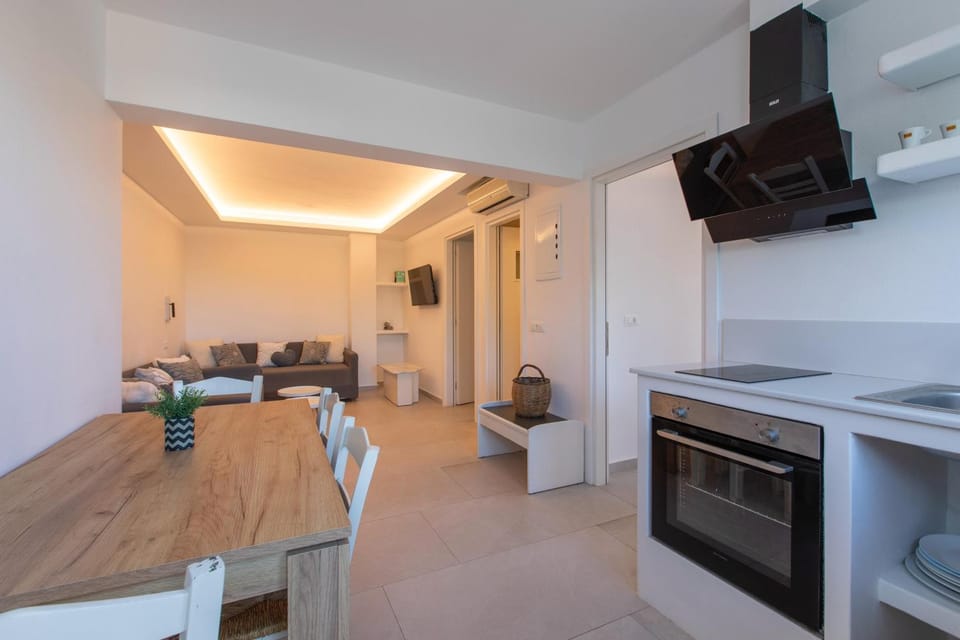 TV and multimedia, Kitchen or kitchenette, Living room, Seating area, oven