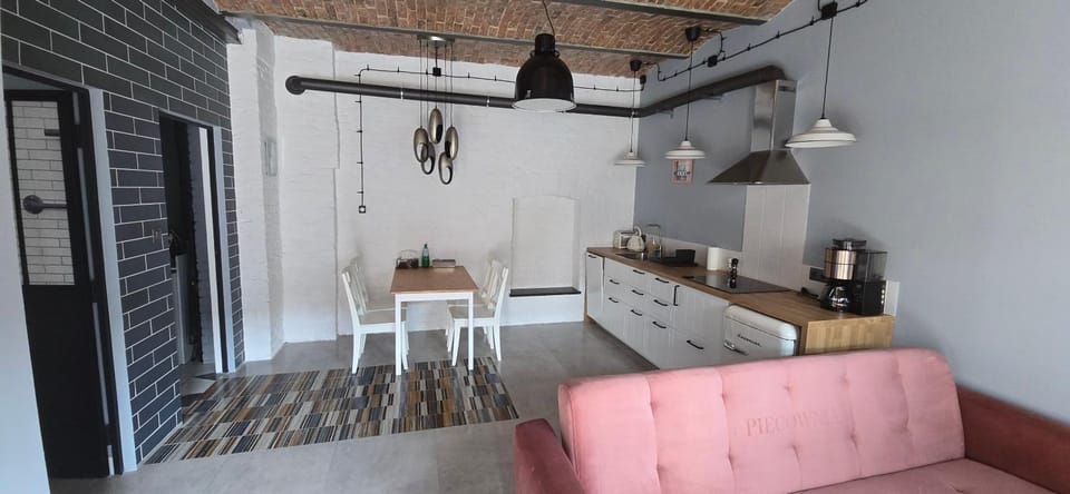 Kitchen or kitchenette, Seating area, Dining area