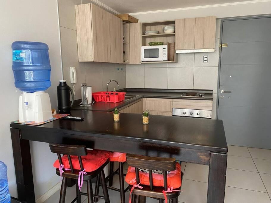 Kitchen or kitchenette, Dining area, minibar, pet friendly