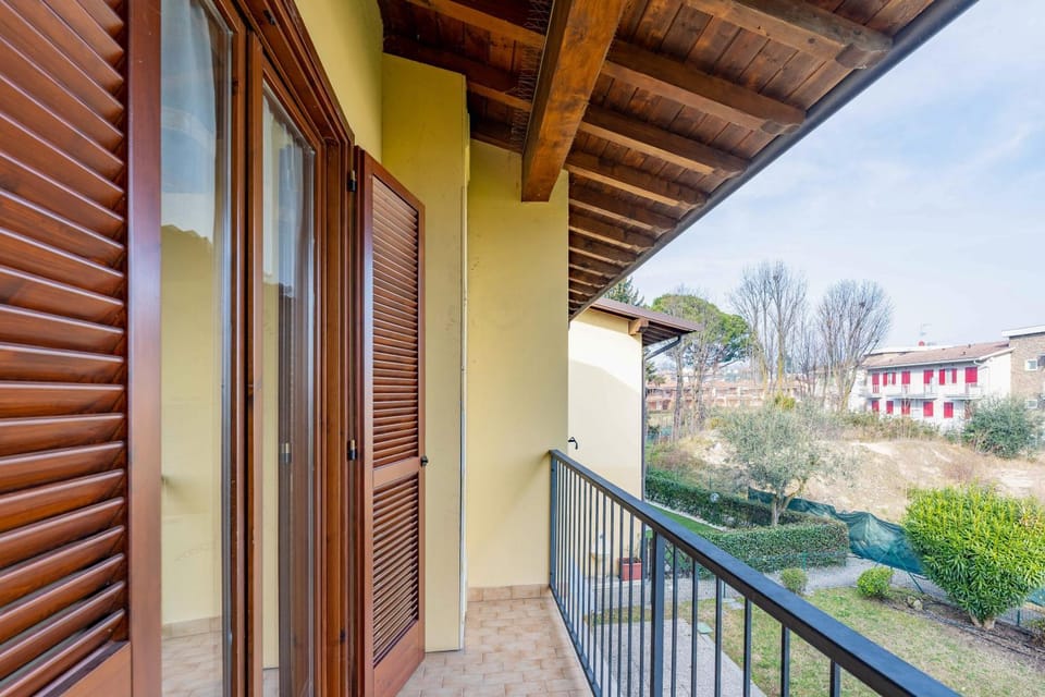 Property building, Spring, Day, Garden, View (from property/room), Balcony/Terrace, Garden view