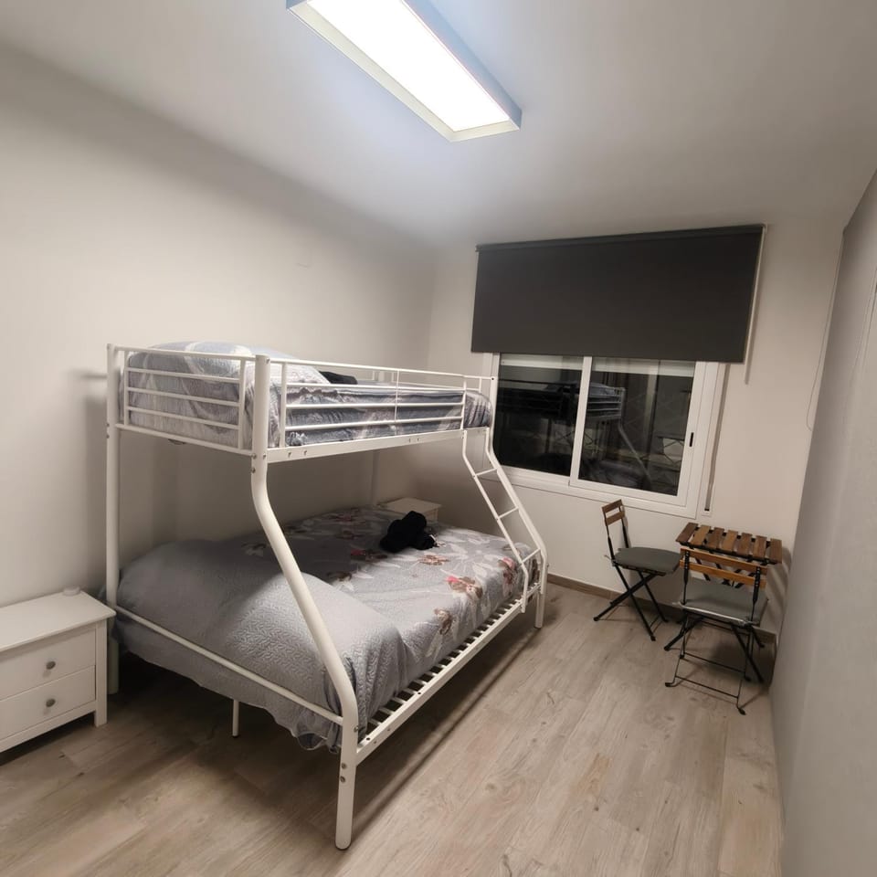 Bed, Photo of the whole room, Bedroom, children, young children, older children, bunk bed