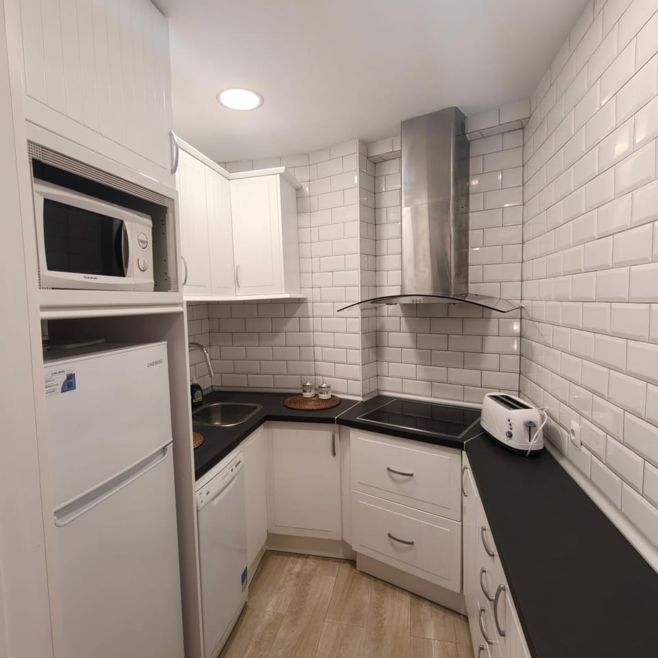Kitchen or kitchenette, dishwasher, stove, toaster