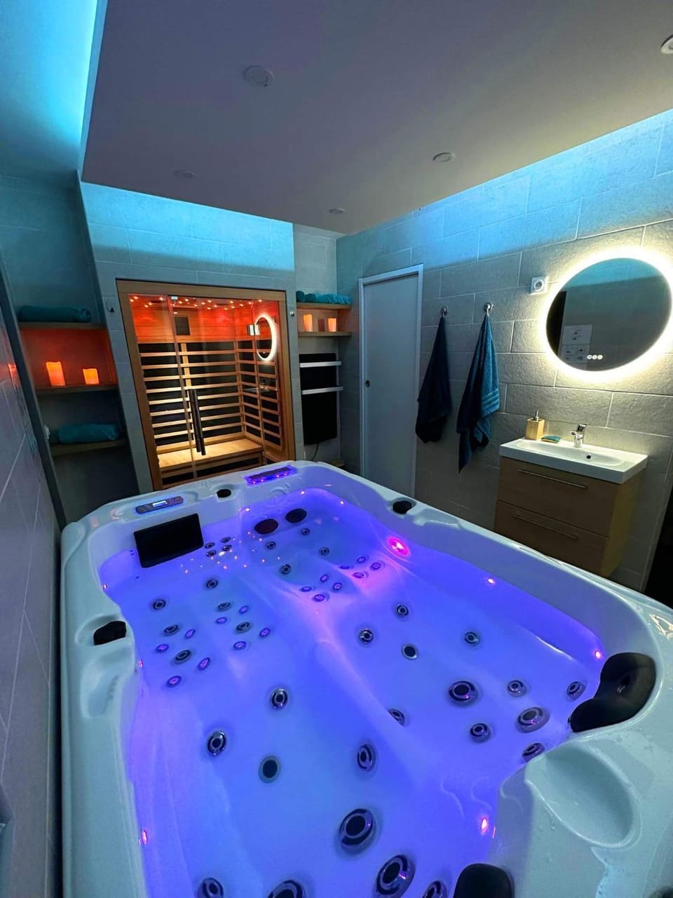 Hot Tub, Hot Tub, Sauna, Spa and wellness centre/facilities