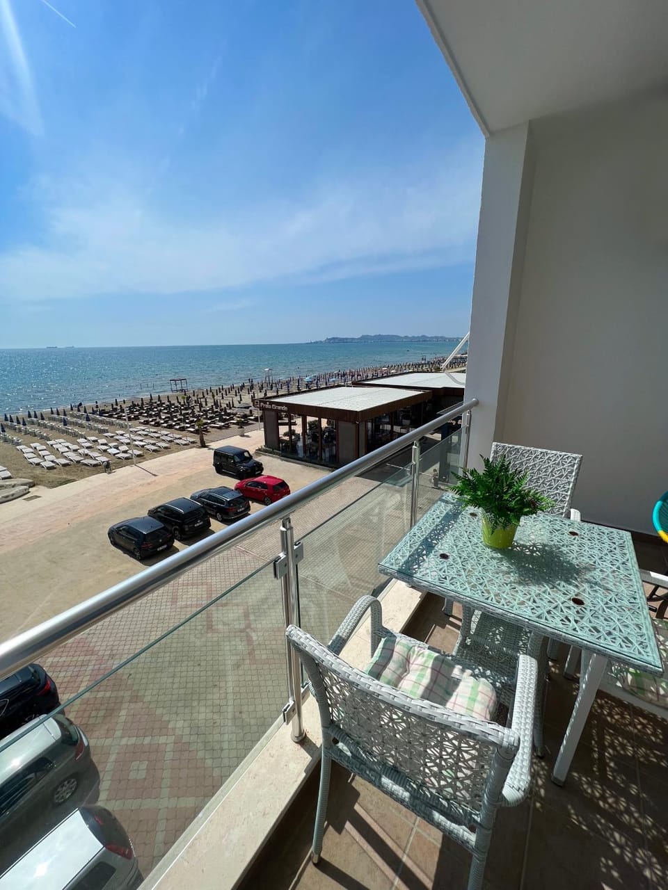 View (from property/room), Balcony/Terrace, Living room, Dining area, Beach, Sea view, Parking