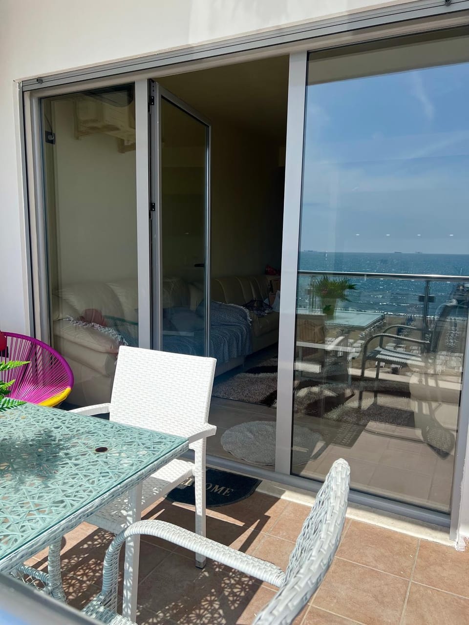 Day, Balcony/Terrace, Living room, Seating area, Dining area, Beach, Sea view