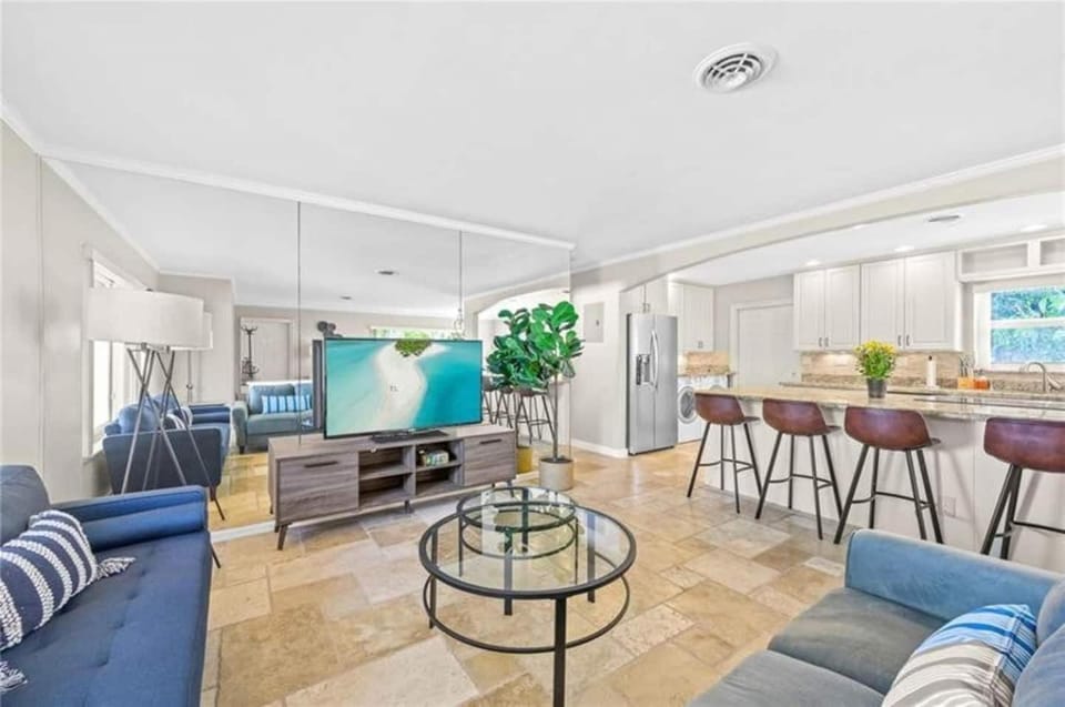 Home wpool by Dream Vacation unit 332 House in Wilton Manors