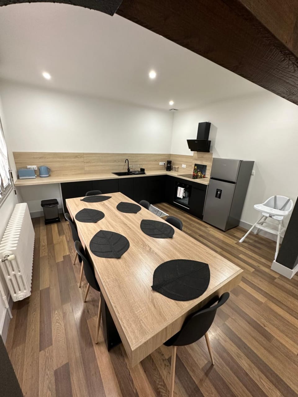 Kitchen or kitchenette, Dining area