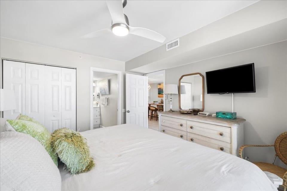 Pelican Beach 1118 by Pelican Beach Management Apartment in Destin