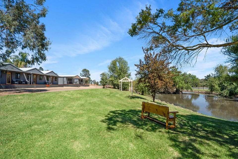 Horseshoe Tourist Park Campground/ 
RV Resort in Victoria
