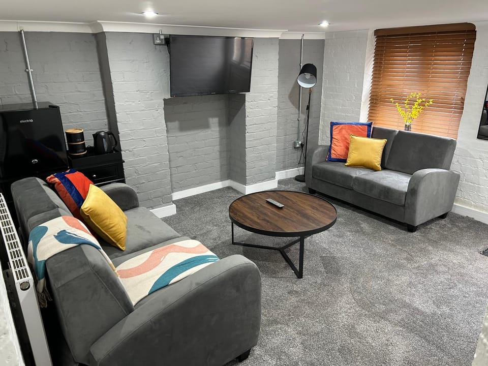 Communal lounge/ TV room, TV and multimedia, Seating area, Evening entertainment