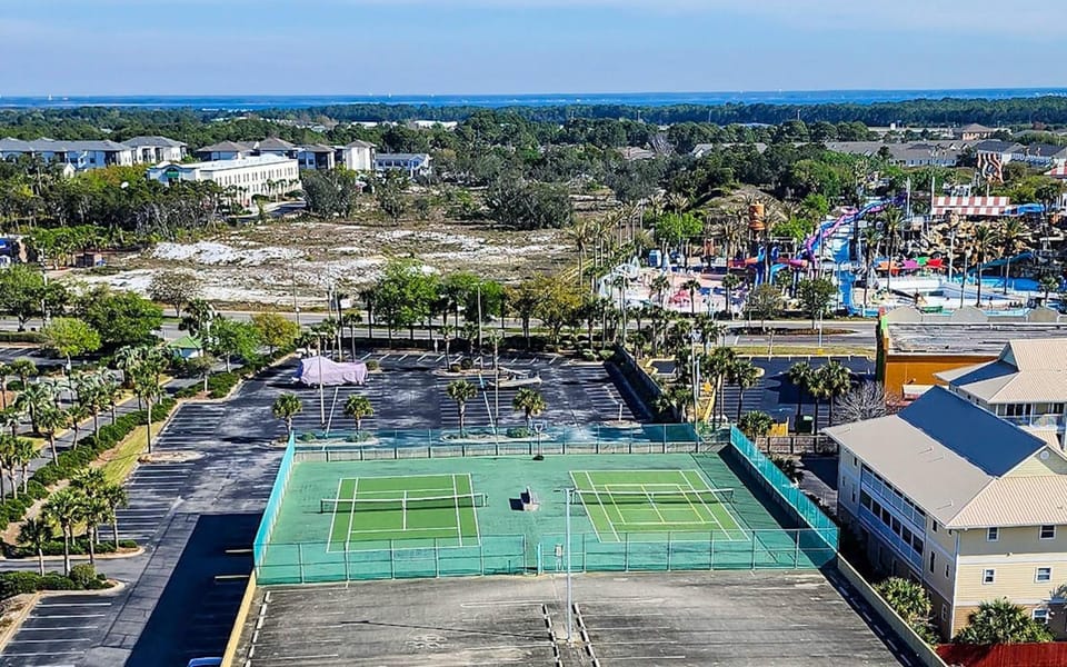 Bird's eye view, Tennis court