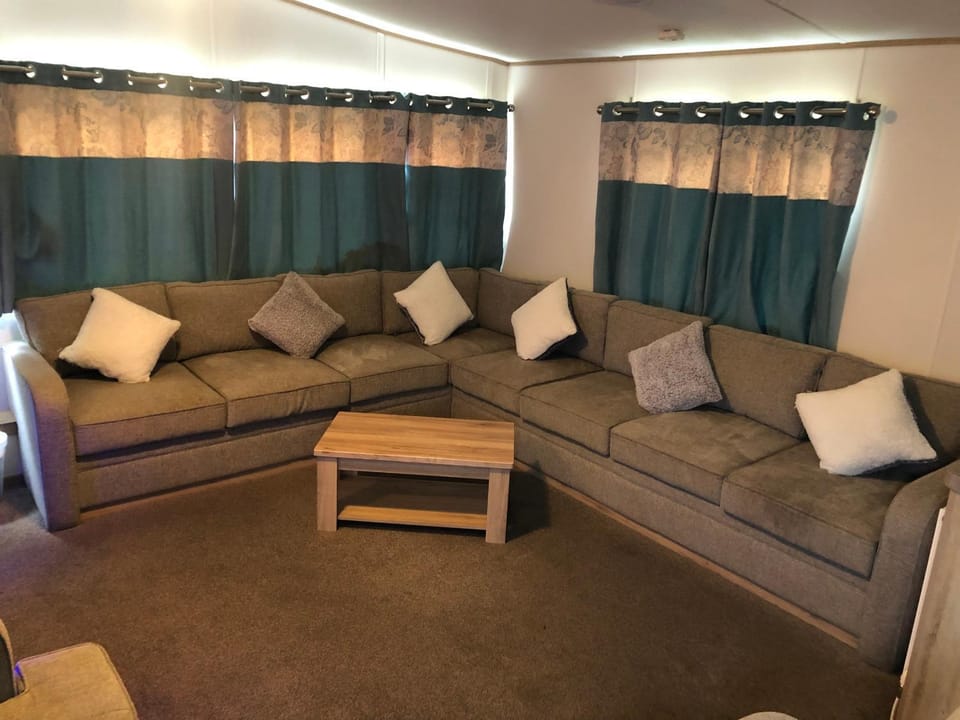 Classy caravan with ample space Apartment in England