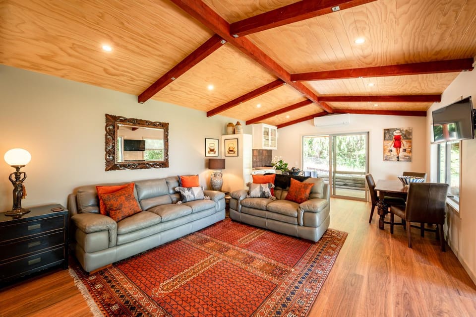 Criffel Bluffs Cottage Bed and Breakfast in Wanaka