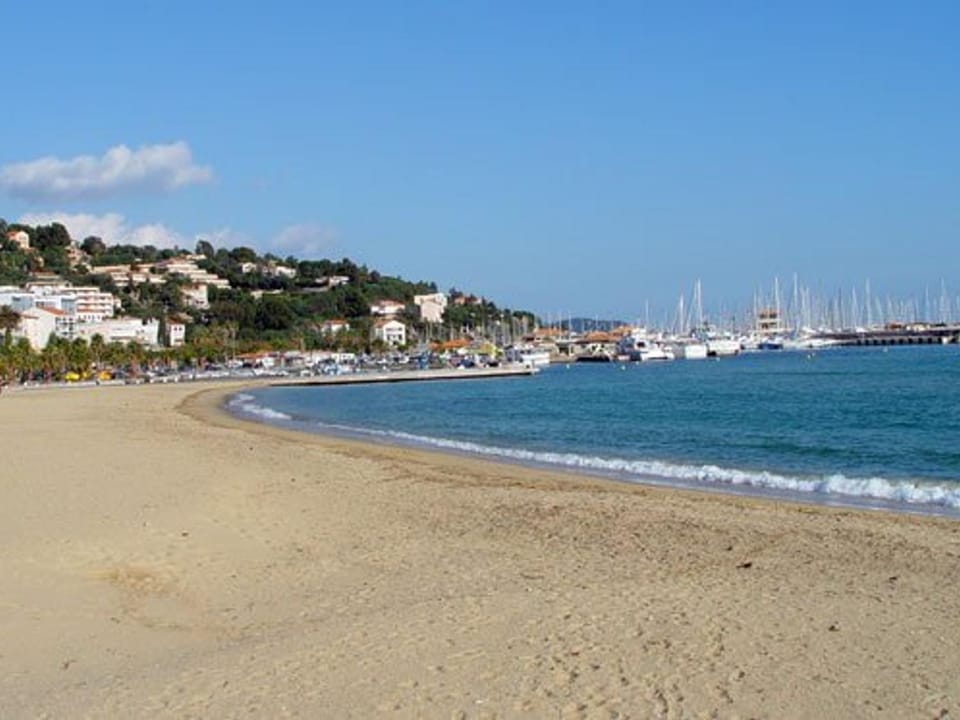 Studio cabine au Lavandou - 4 couchages, climatisé, balcon, piscine, parking inclus - FR-1-251-480 Cabin in Le Lavandou