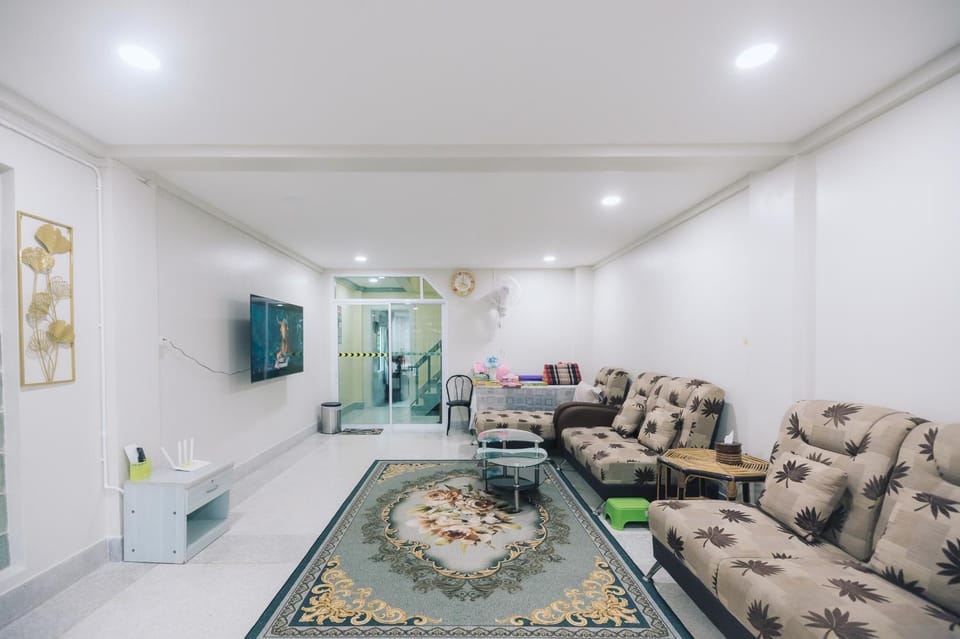 Communal lounge/ TV room, TV and multimedia, Living room
