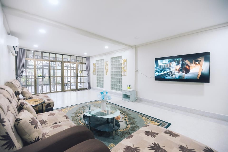 Communal lounge/ TV room, TV and multimedia, Living room