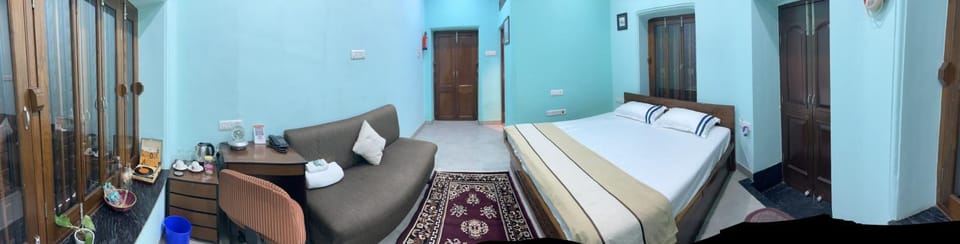 Teakwood Suite - Nokha House Vacation rental in Kolkata