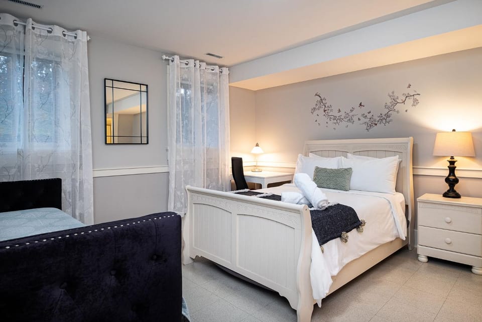 Bed, Photo of the whole room, Bedroom