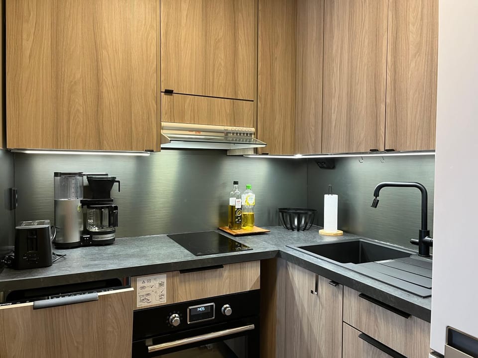 Coffee/tea facilities, dishwasher, kitchen