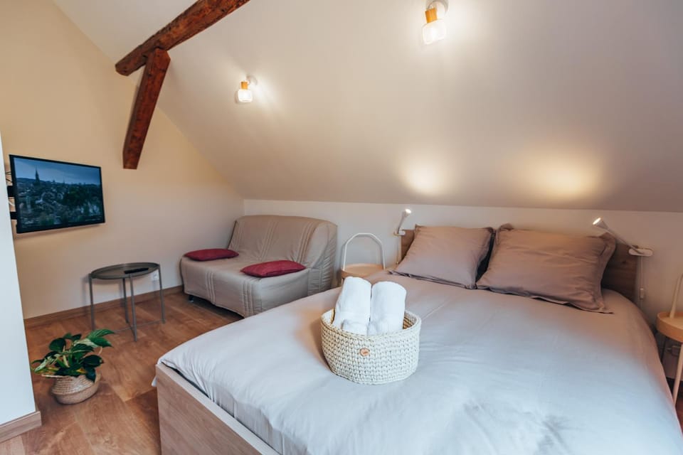 TV and multimedia, Living room, Bedroom