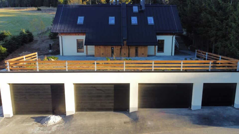Property building, Balcony/Terrace, Parking