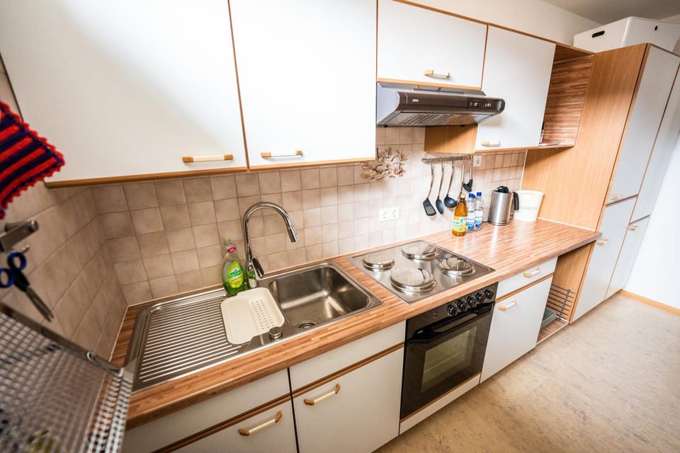 Kitchen or kitchenette, pet friendly, stove