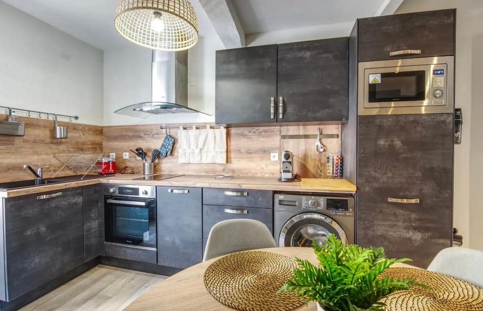 Kitchen or kitchenette, Dining area, dishwasher, minibar, pet friendly, stove, toaster, washing machine