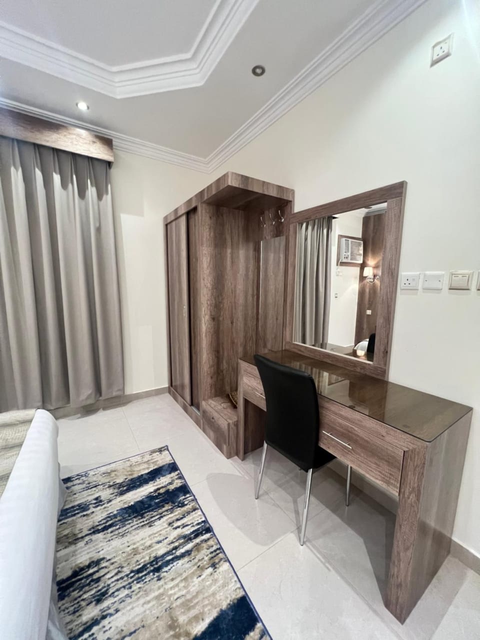Bed, Photo of the whole room, Seating area, Bedroom, hair dresser, wardrobe