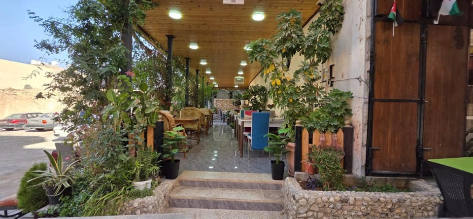 Restaurant/places to eat, Balcony/Terrace, Dining area