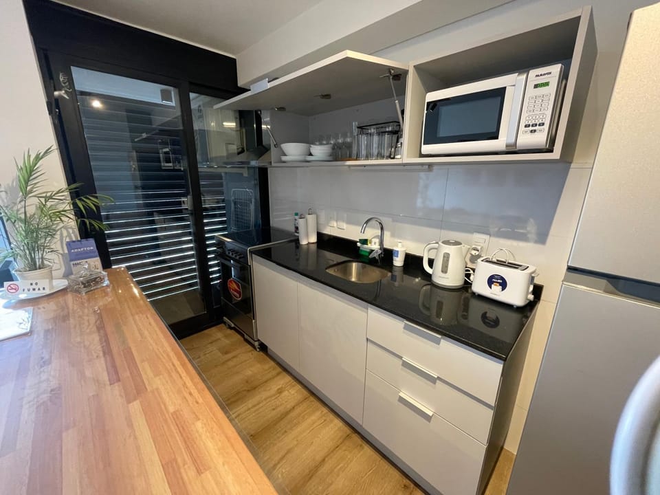 Coffee/tea facilities, Kitchen or kitchenette, minibar, oven, pet friendly, stove, toaster