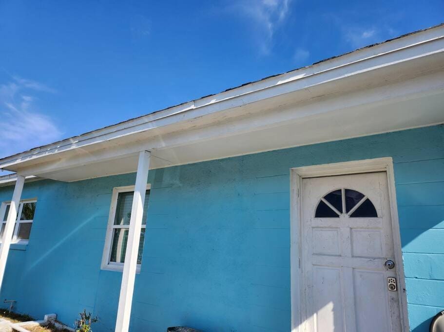 LixyLouis by the Beaches House in Port Charlotte