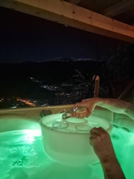 Molden 1 - med Jacuzzi! Apartment in Vestland