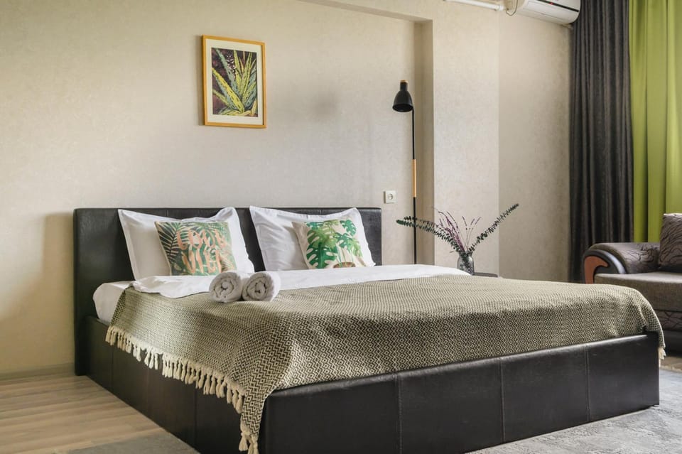 Апартаменты MOON APARTMENTS - ROZYBAKIEVA 45 Apartment in Almaty